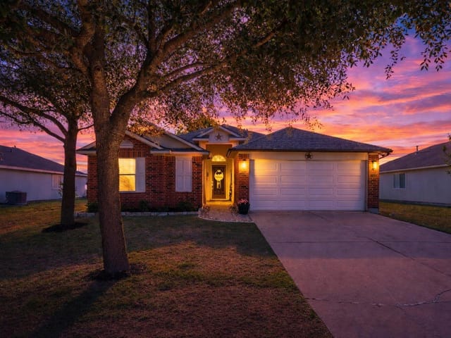 303 McCoy LN