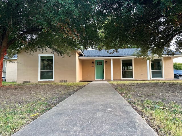 305 W Davilla St