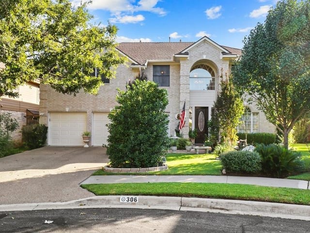 306 Chesapeake Bay Ln S