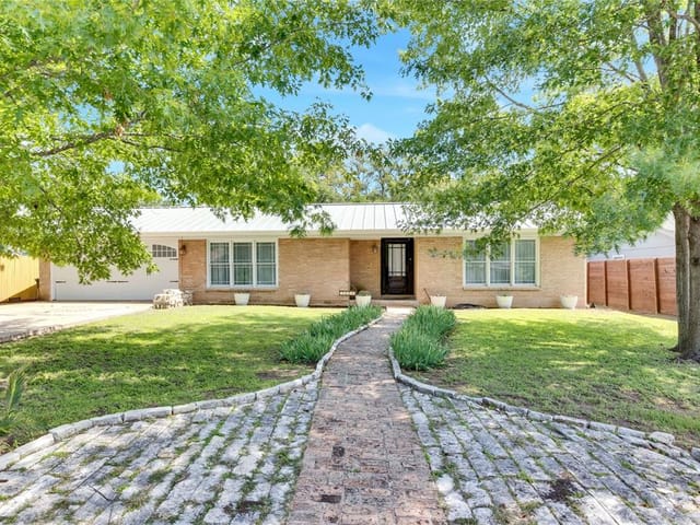 3104 Greenlawn Pkwy