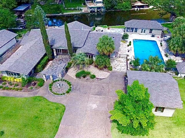 311 Oleander DR