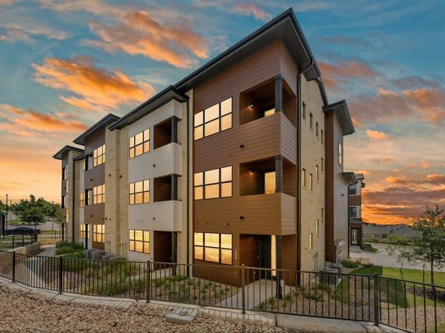 315 Holton Dr Unit #201