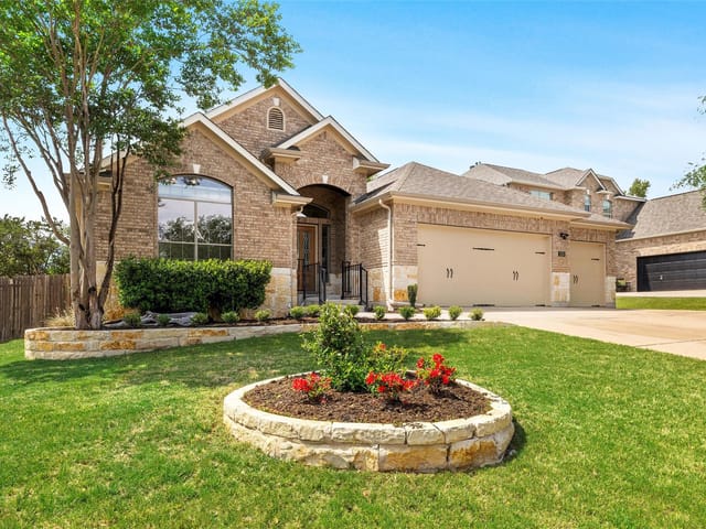 320 Grafton Ln