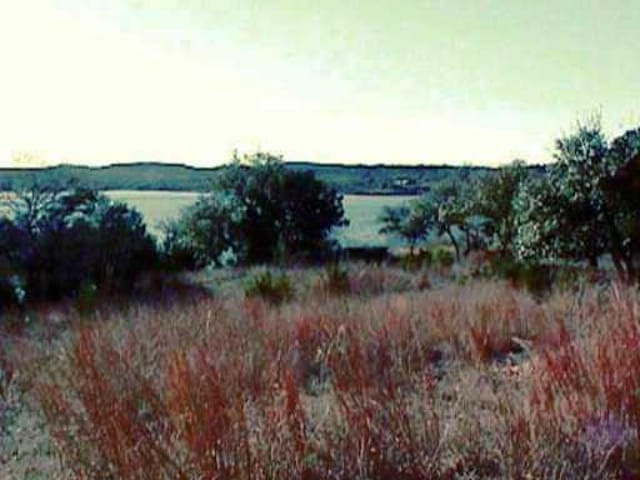 320 LAKEFRONT DR