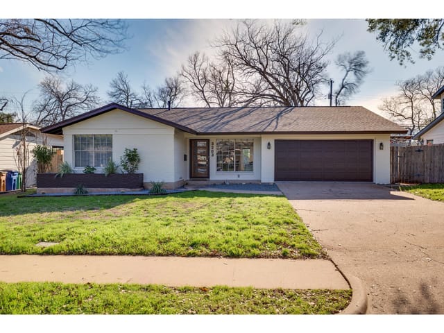 3203 Pinecrest Dr