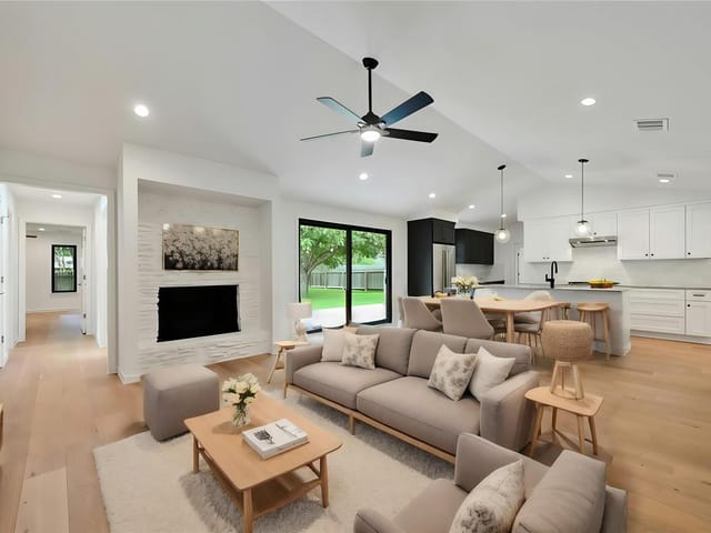 3203 Whitepine Dr