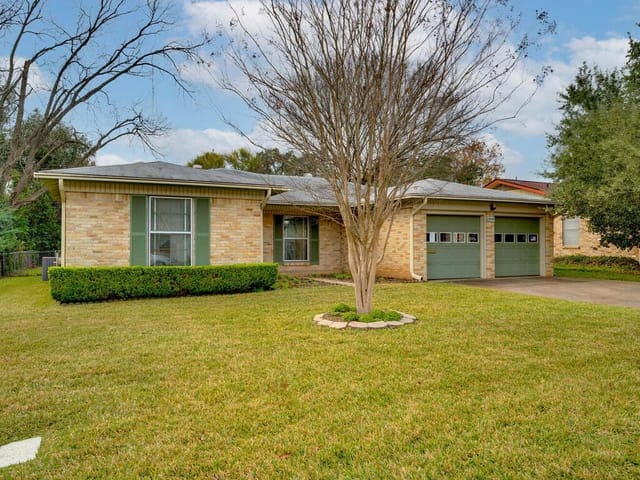 3205 Stardust Dr
