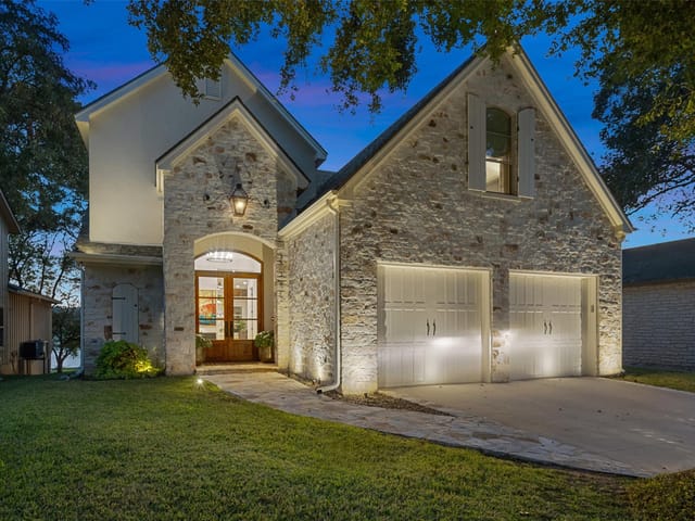 327 Meadowlakes DR