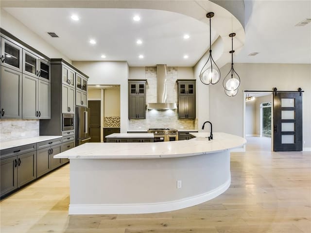 330 Sunny's Halo Ct