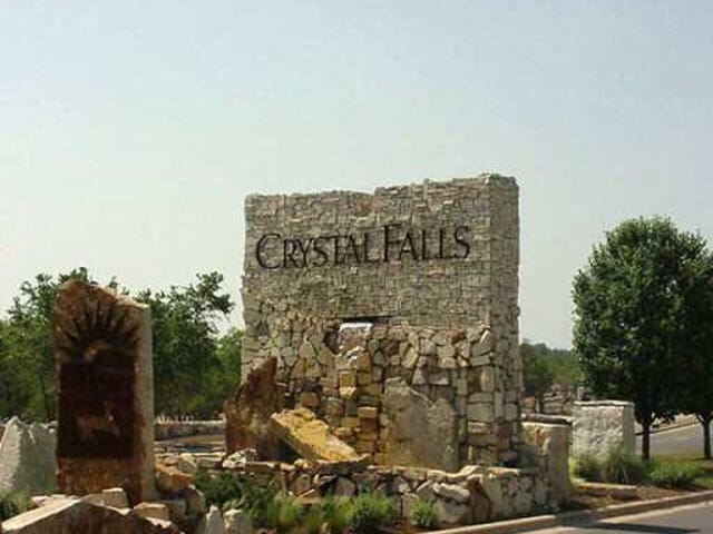 3303 Crystal Falls PKWY