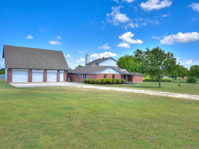 340 Eastview DR