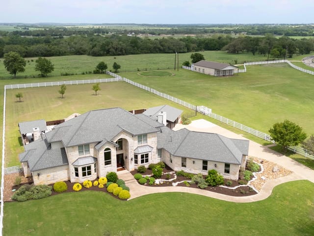 341 Courtnees WAY
