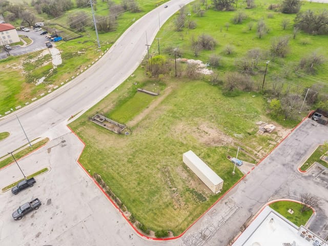 350 Chisholm Pkwy