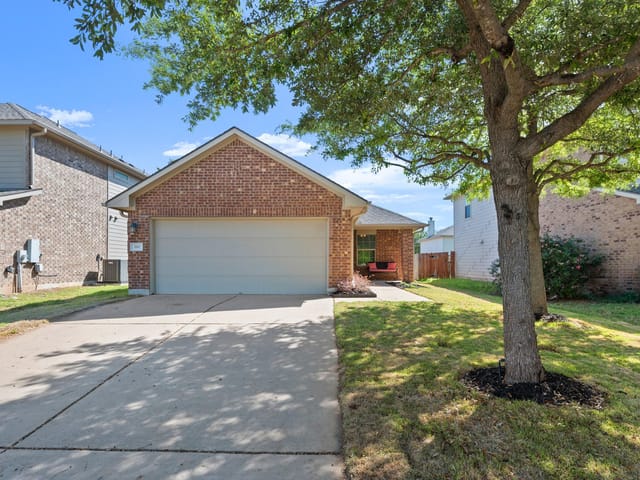 380 Housefinch Loop