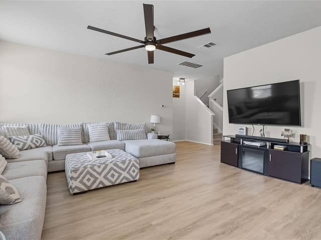 381 Bloomsbury DR