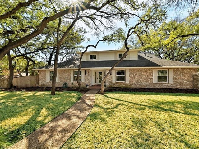 3901 Pebble Path