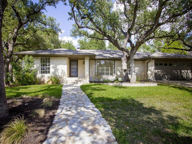 3902 Sidehill Path