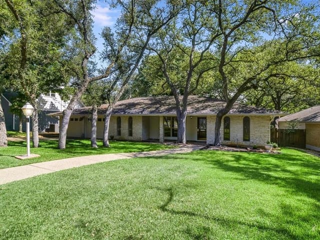 3912 Edgerock Dr