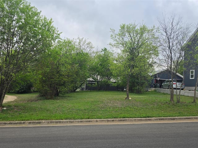 406 E 4th St
