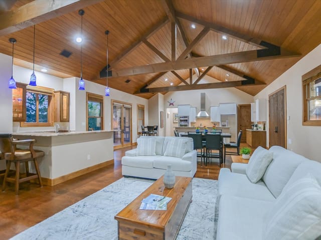 409 Venture BLVD
