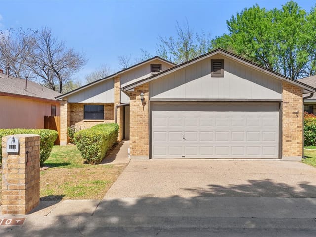 410 Village LN