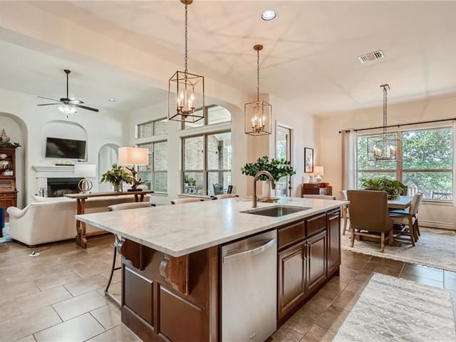 415 Bitterroot Ln
