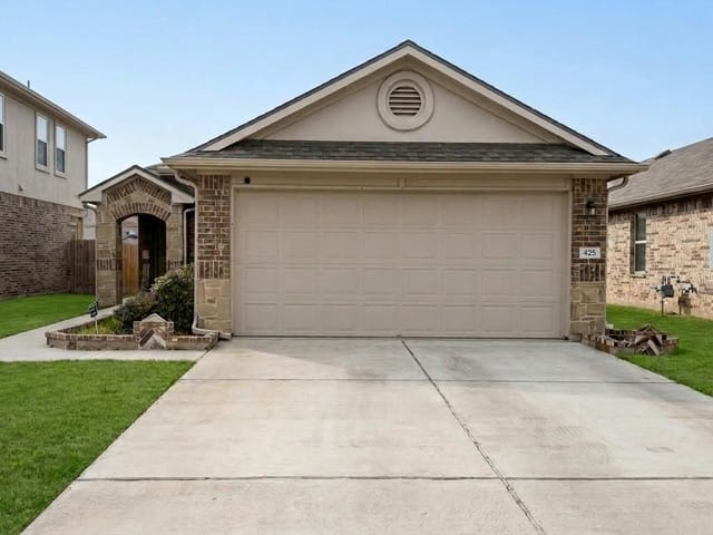 425 Shiner Ln