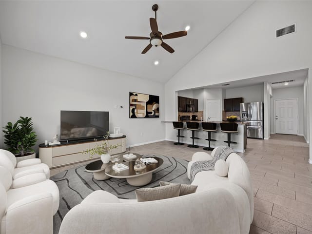 518 Luna Vista DR