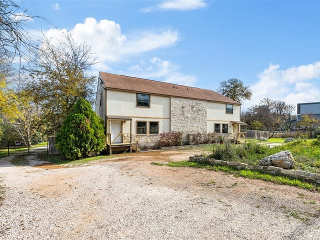 5205 Hudson Bend Rd