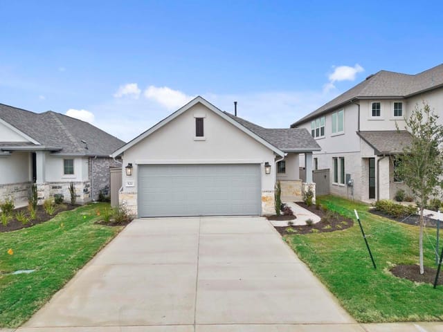 521 Bloomington Loop