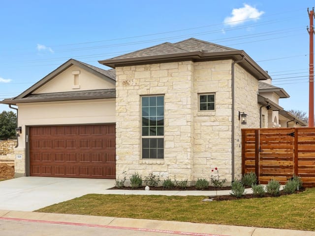 525 Clubhouse Dr