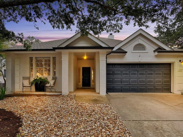 5329 Moon Shadow Dr