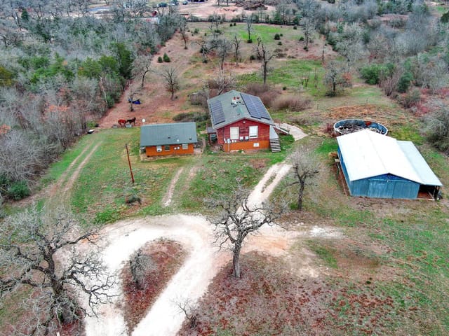 537 Leisure Ln