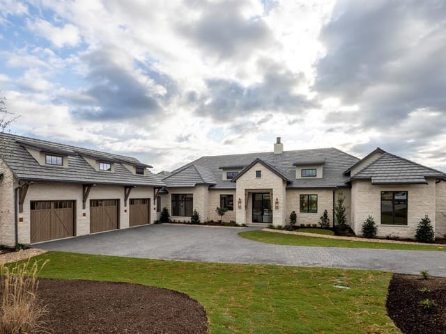 566 Delayne Dr