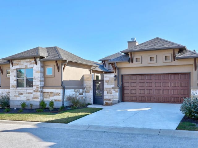 604 Bottlebrush Dr