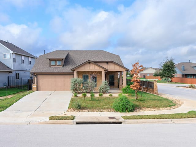 645 Cortona LN