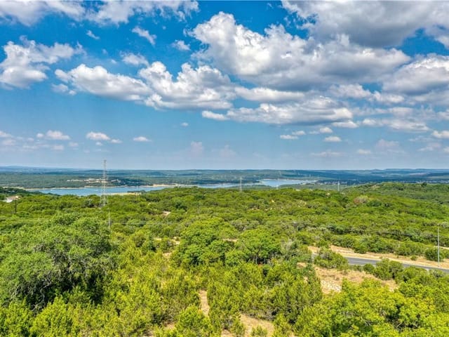 6707 Lohmans Ford Rd