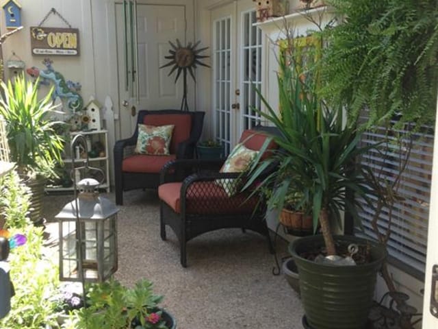 6718 SILVERMINE Dr Unit #1001