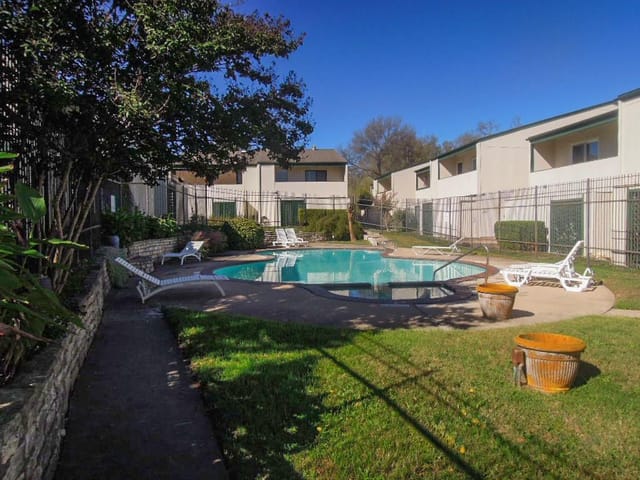 6718 SILVERMINE Dr Unit #103