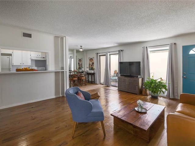 6718 Silvermine Dr Unit #1303