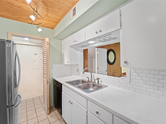 6718 Silvermine Dr Unit #1401