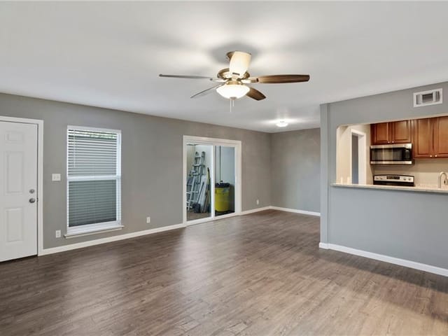 6718 Silvermine Dr Unit #1504
