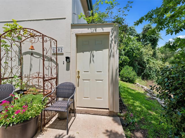 6718 Silvermine Dr Unit #1702