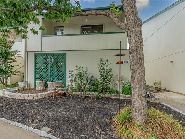 6718 Silvermine Dr Unit #201