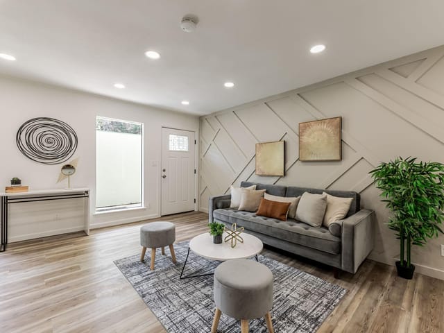 6718 Silvermine Dr Unit #403