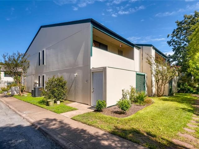 6718 Silvermine Dr Unit #602
