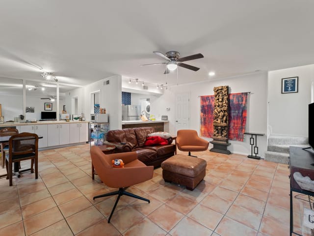 6718 Silvermine Dr Unit #604