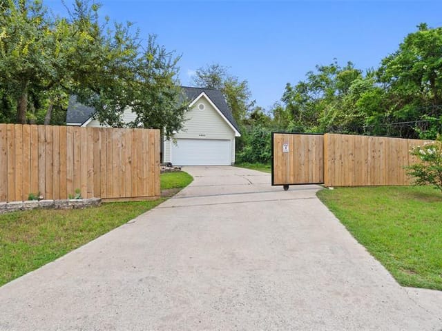 6800 Raccoon Run