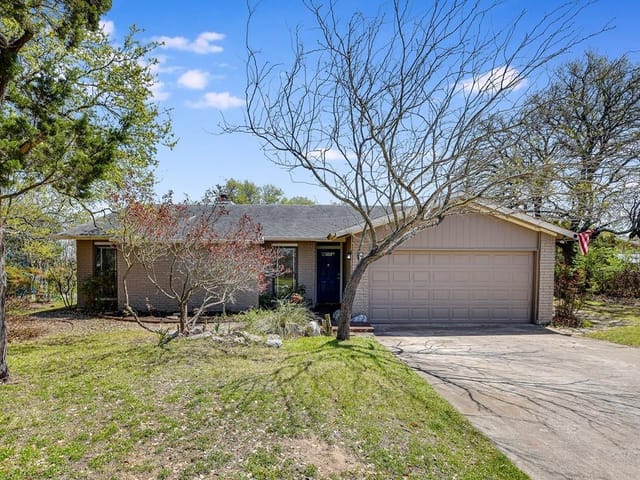 6904 Chinook Dr