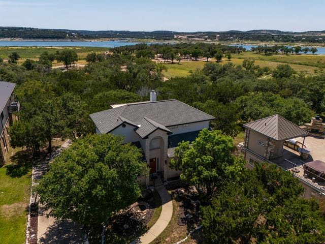 704  Deckhouse Dr